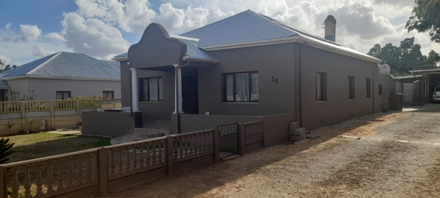 5 Bedroom Property for Sale in Moorreesburg Western Cape